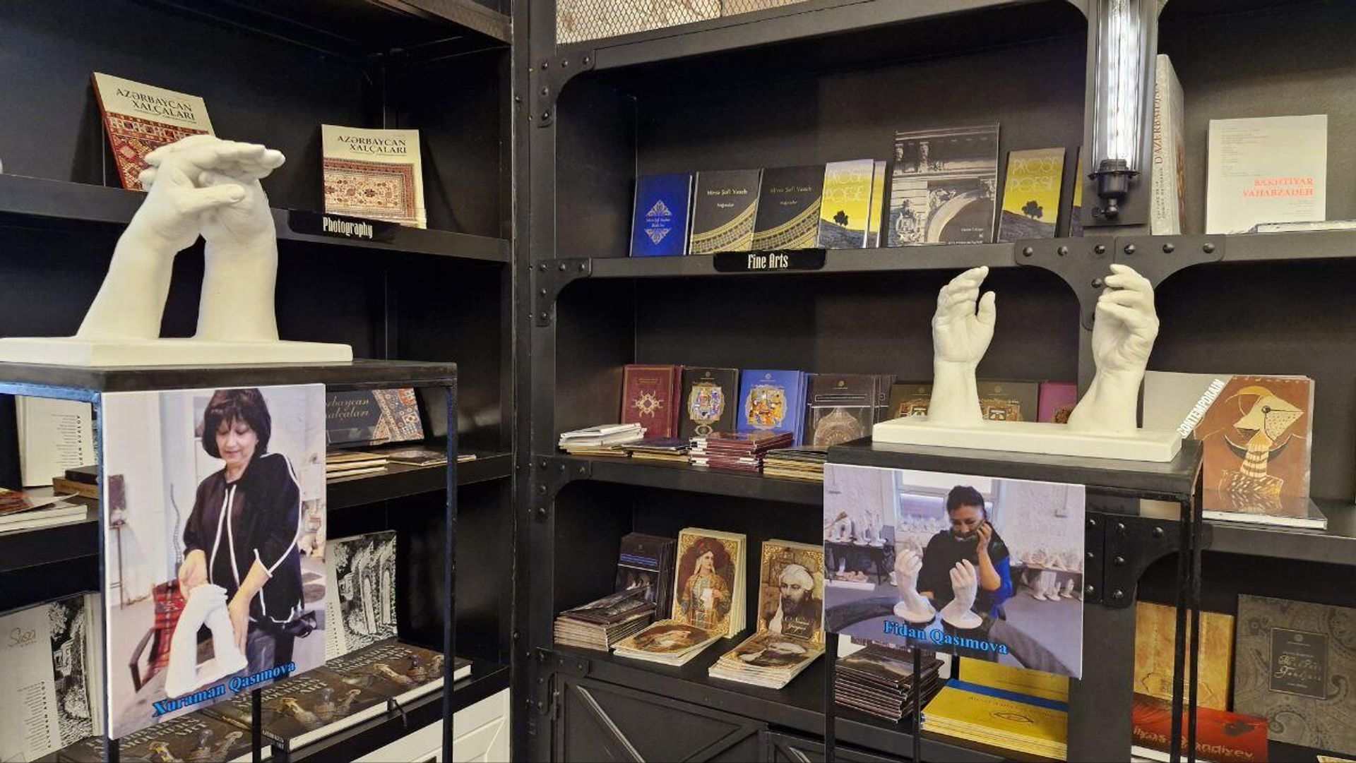 Выставка «Нежные руки» в Бакинском книжном центре, приуроченная к Международному женскому дню - Sputnik Азербайджан, 1920, 08.03.2024