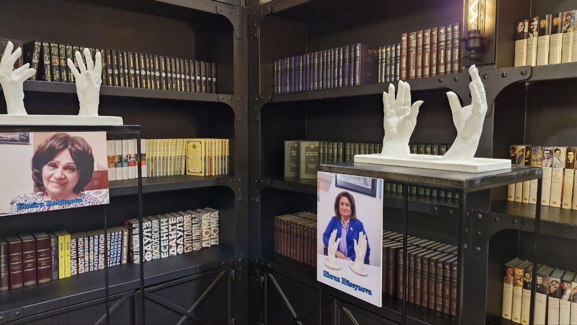 Выставка «Нежные руки» в Бакинском книжном центре, приуроченная к Международному женскому дню - Sputnik Азербайджан, 1920, 08.03.2024