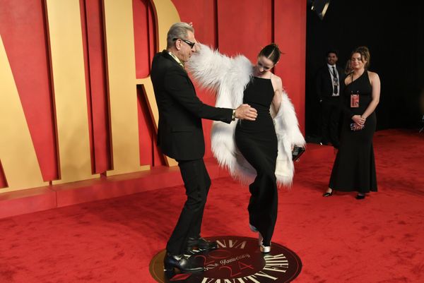 Актер Джефф Голдблюм на Vanity Fair Oscar Party 96-ой церемонии вручения кинопремии "Оскар" в Лос-Анджелесе. - Sputnik Азербайджан