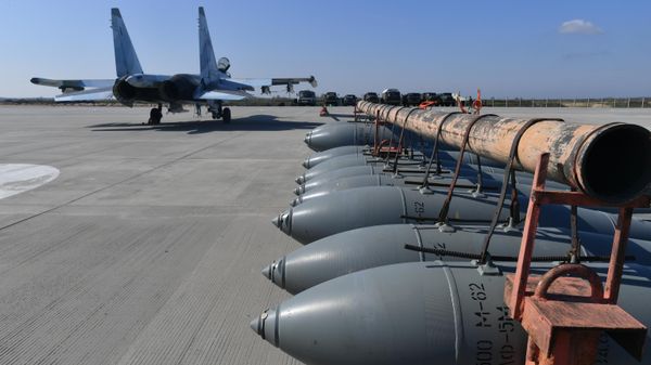 Авиабомбы ФАБ-500 на аэродроме - Sputnik Азербайджан