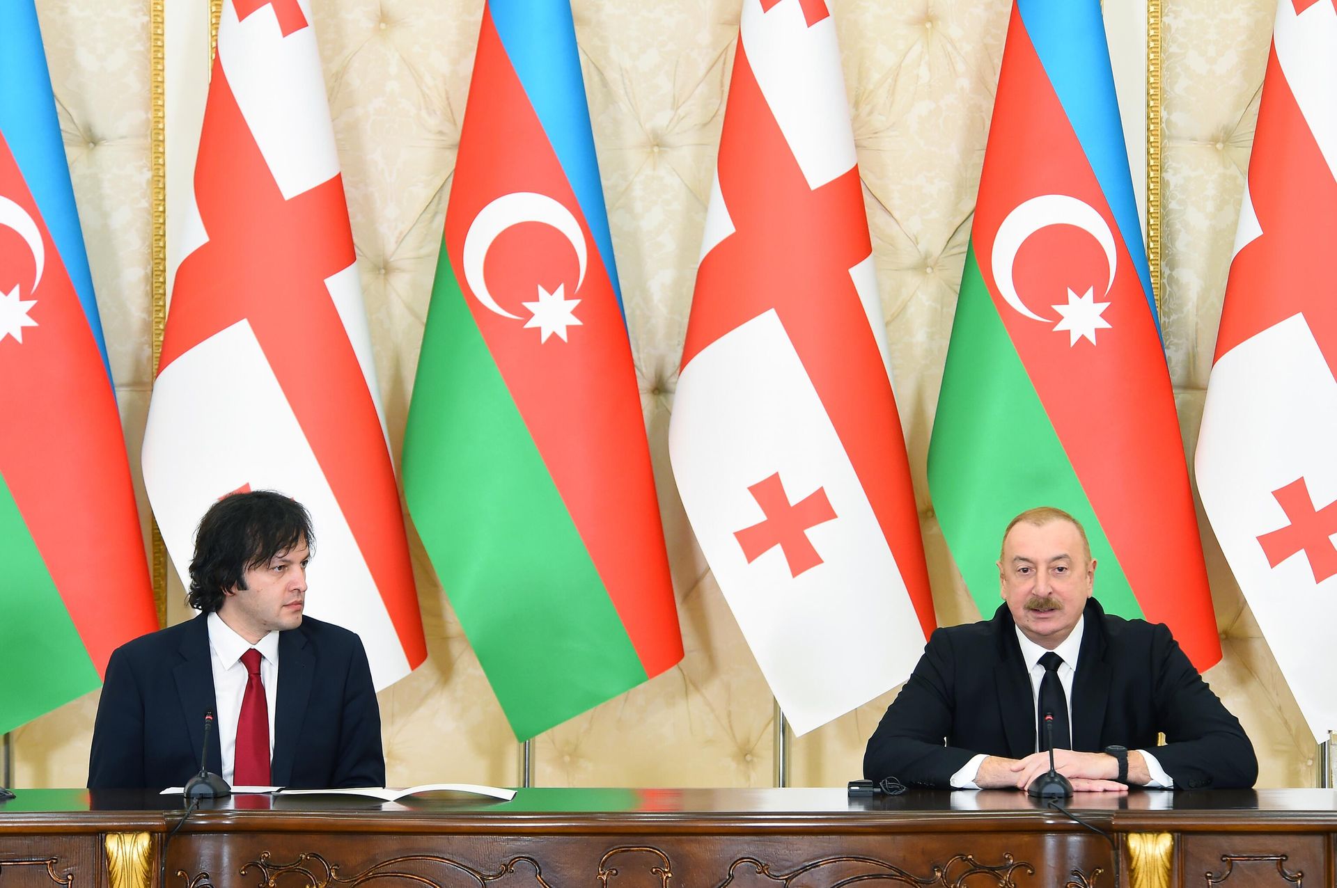 Prezident İlham Əliyev və Baş nazir İrakli Kobaxidze mətbuata bəyanatlarla çıxış ediblər  - Sputnik Азербайджан, 1920, 16.03.2024