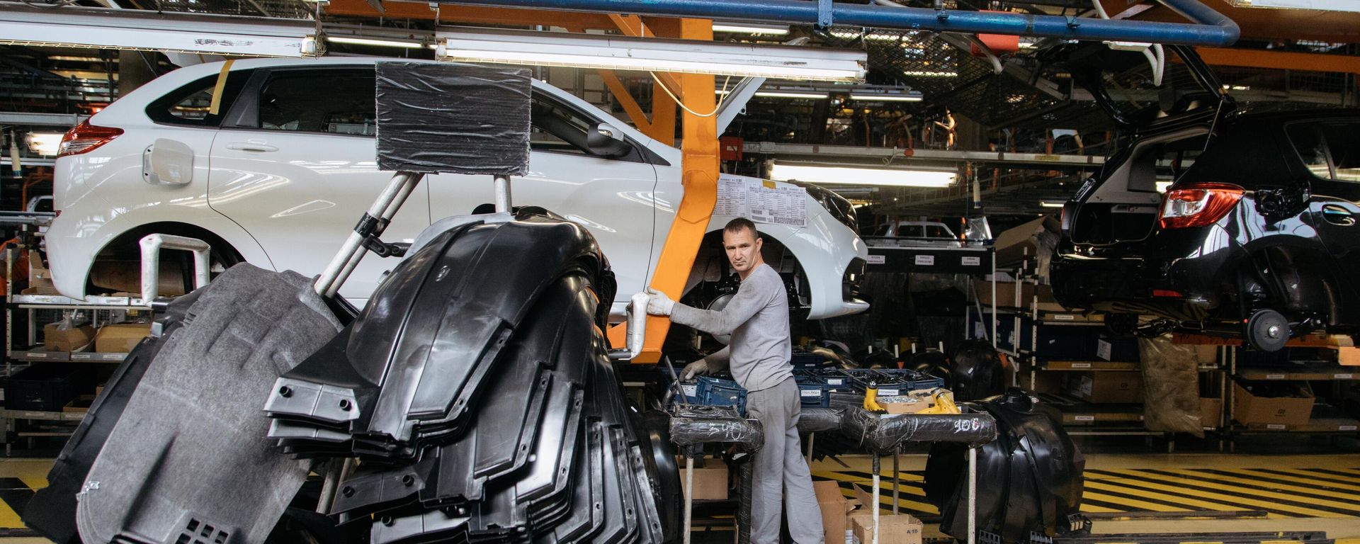 Сборка новых автомобилей на заводе АвтоВАЗ в Тольятти - Sputnik Азербайджан, 1920, 29.03.2024