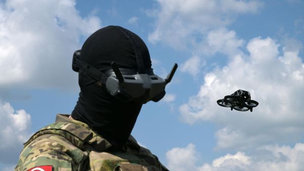Военнослужащие ЦВО проходят подготовку операторов БПЛА в зоне проведения СВО - Sputnik Азербайджан
