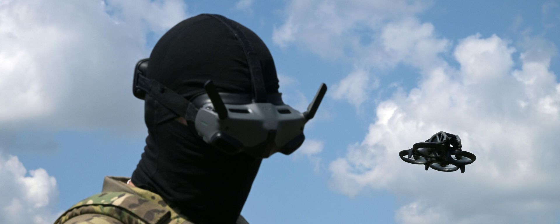 Военнослужащие ЦВО проходят подготовку операторов БПЛА в зоне проведения СВО - Sputnik Азербайджан, 1920, 16.10.2024