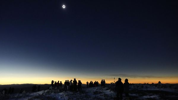 Полное солнечное затмение в штате Мэн - Sputnik Азербайджан