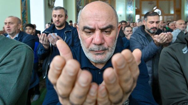 Праздничный намаз в мечети Тязяпир в Баку - Sputnik Азербайджан