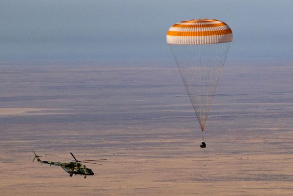 Возвращение членов съемочной группы фильма Вызов и космонавта Роскосмоса Олега Новицкого с МКС - Sputnik Азербайджан
