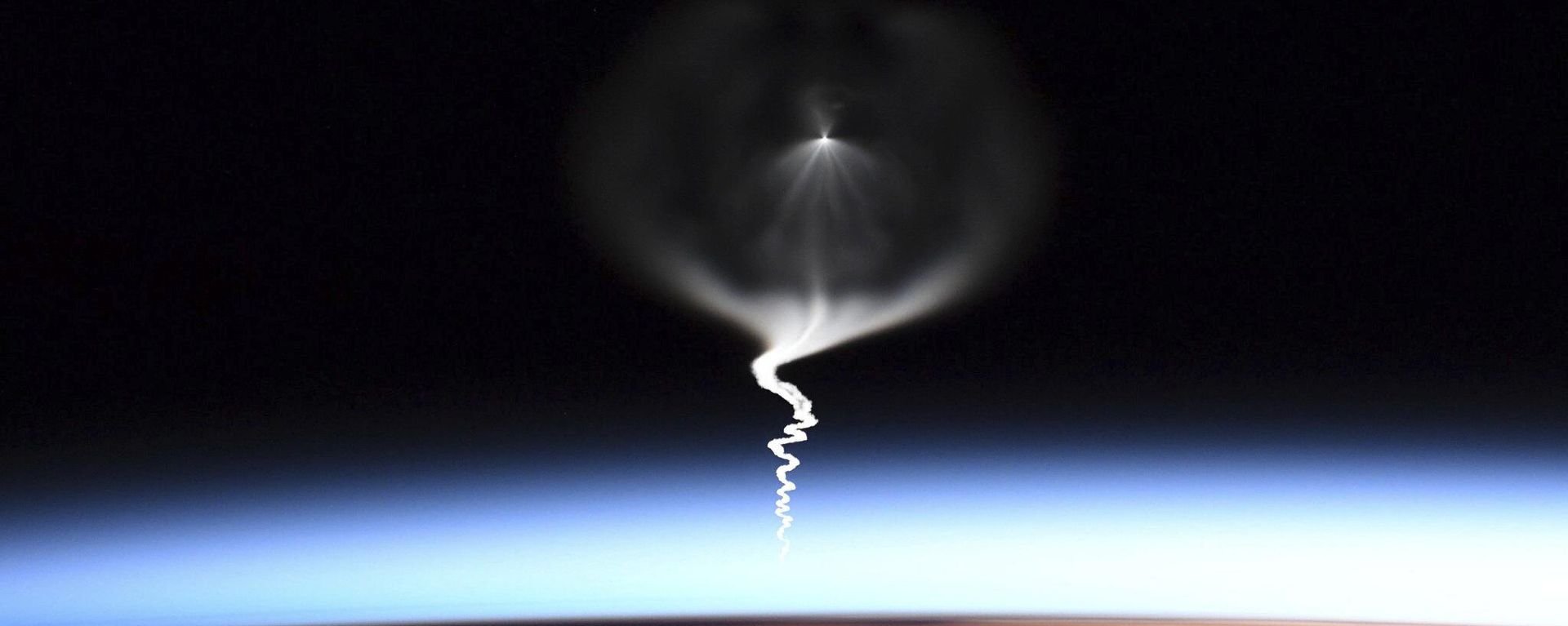 Вид на запуск ракеты-носителя Союз с МКС  - Sputnik Азербайджан, 1920, 25.05.2024