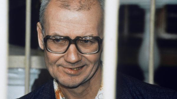 Во время суда над одним из самых известных советских серийных убийц Андреем Романовичем Чикатило - Sputnik Азербайджан