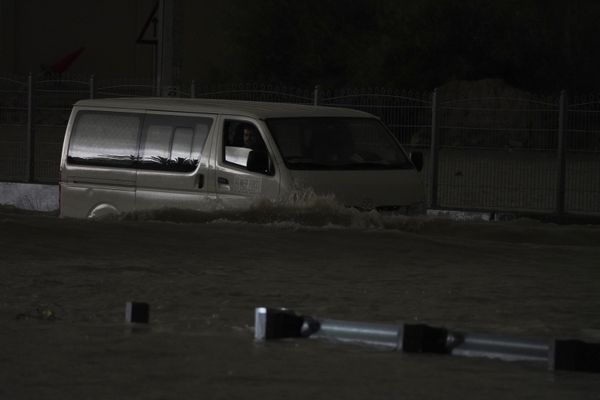 Последствия сильного ливня в Дубае. - Sputnik Азербайджан