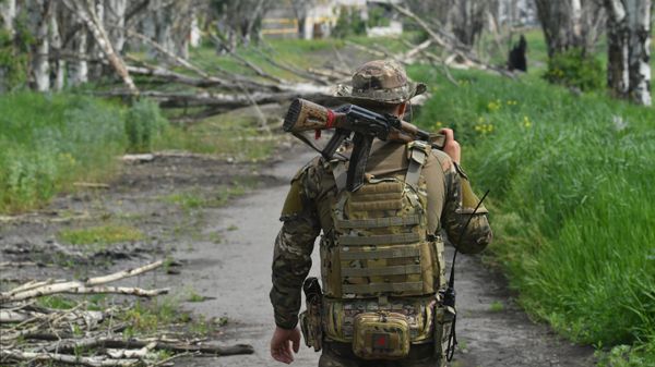 Российский военнослужащий - Sputnik Азербайджан