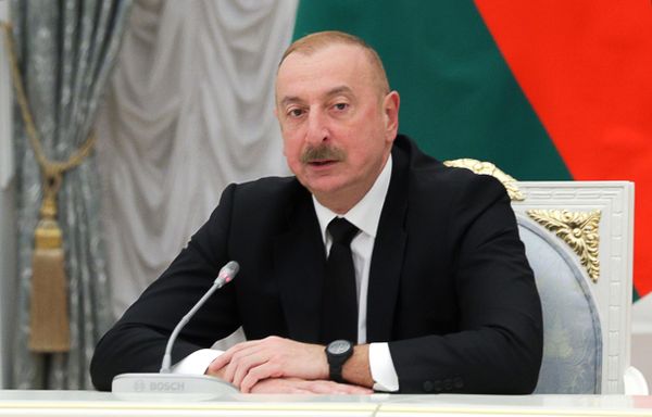 Президент Азербайджана Ильхам Алиев на встрече с ветеранами и работниками железнодорожной отрасли по случаю 50-летия с начала строительства Байкало-Амурской магистрали (БАМ). - Sputnik Азербайджан