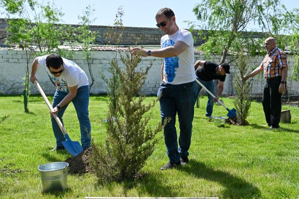 Акция Сад памяти в Баку, посвященная героям-азербайджанцам, отдавшим свои жизни в Великой Отечественной войне - Sputnik Азербайджан