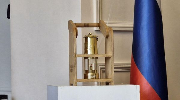 В Русском доме в Баку состоялась передача частички Вечного огня с могилы Неизвестного солдата в Александровском саду города Москвы в адрес Центра татарской молодёжи «Яшьлек» - Sputnik Азербайджан
