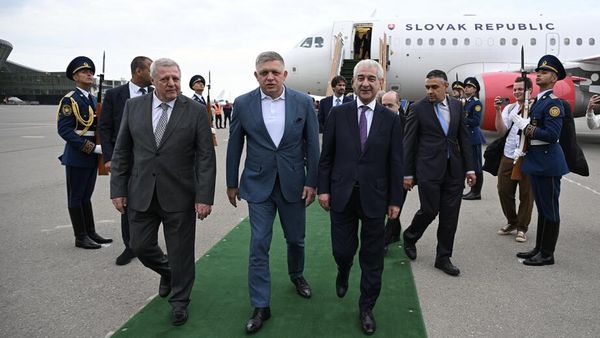Slovakiya Respublikasının Baş naziri Robert Fitso mayın 6-da Azərbaycan Respublikasına rəsmi səfərə gəlib - Sputnik Азербайджан