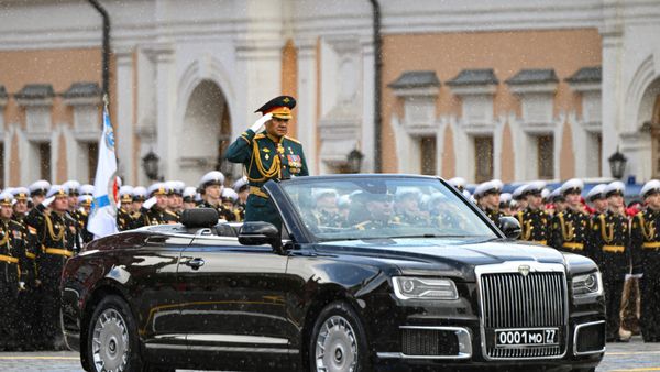 Министр обороны РФ Сергей Шойгу на военном параде в Москве в честь 79-летия Победы в Великой Отечественной войне - Sputnik Азербайджан