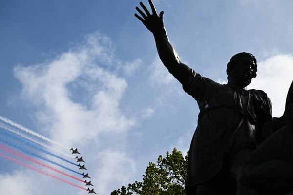 Штурмовики Су-25 на воздушной части военного парада на Красной площади  - Sputnik Азербайджан