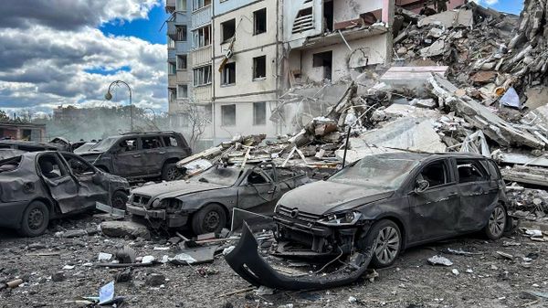 В Белгороде в результате обстрела ВСУ обрушился подъезд многоквартирного жилого дома - Sputnik Азербайджан