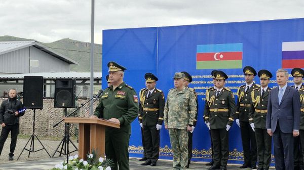 Первый заместитель главнокомандующего Сухопутными войсками РФ Евгений Никифоров
 - Sputnik Азербайджан