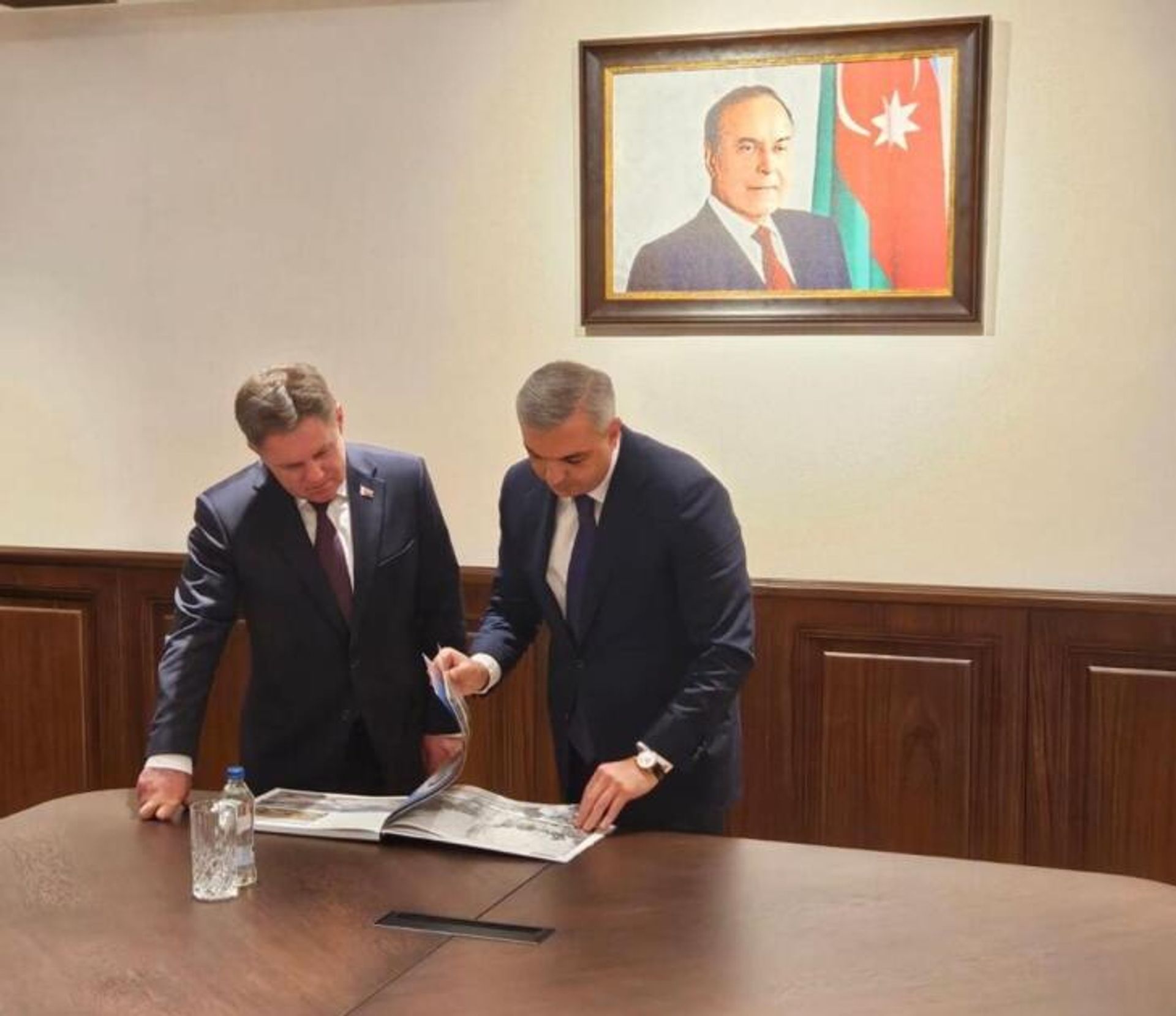 Prezident Administrasiyasının rəhbəri Samir Nuriyev Belarusun Baş nazirinin müavini İqor Petrişenko ilə görüşüb - Sputnik Азербайджан, 1920, 15.05.2024