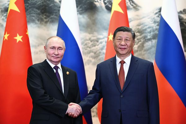 Президент России Владимир Путин и председатель КНР Си Цзиньпин во время встречи в Доме народных собраний в Пекине.  - Sputnik Азербайджан