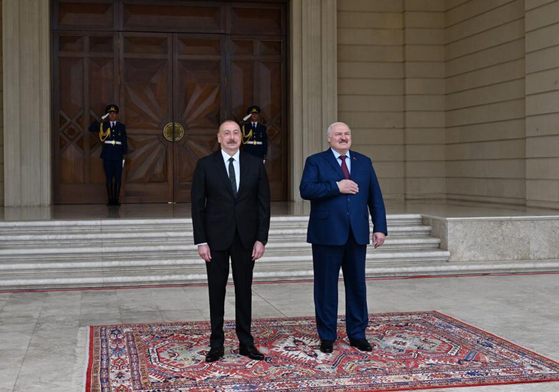 Azərbaycan Respublikasına dövlət səfərinə gələn Belarus Respublikasının Prezidenti Aleksandr Lukaşenkonun mayın 16-da rəsmi qarşılanma mərasimi olub. - Sputnik Азербайджан, 1920, 16.05.2024