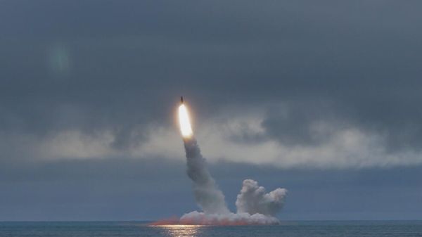 Пуск баллистической ракеты Булава  - Sputnik Азербайджан