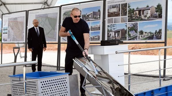 Prezident İlham Əliyev Cəbrayıl rayonunun Böyük Mərcanlı, Karxulu və Sarıcallı kəndlərinin təməllərini qoyub - Sputnik Азербайджан