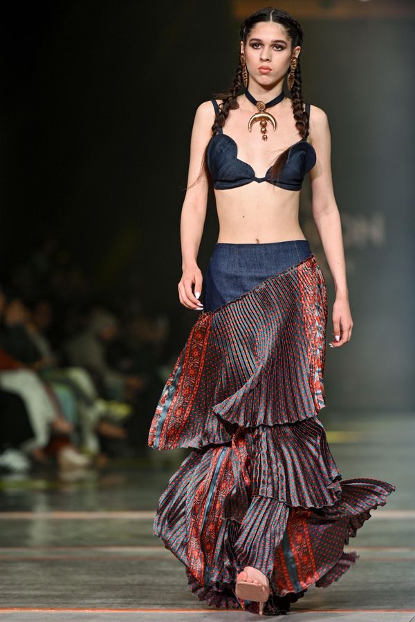 Модель во время показа коллекций на Baku Fashion Week. - Sputnik Азербайджан
