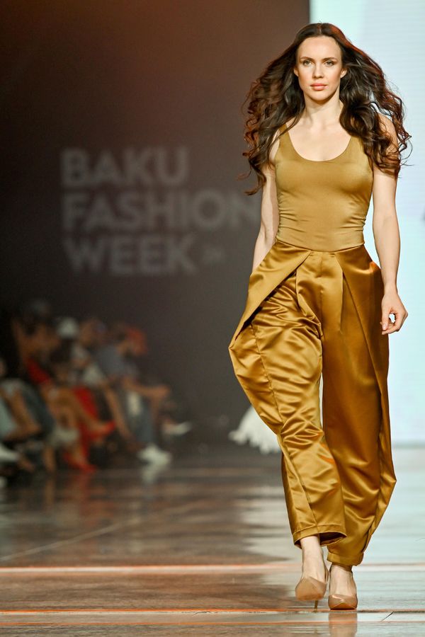 Модель во время показа коллекций на Baku Fashion Week. - Sputnik Азербайджан