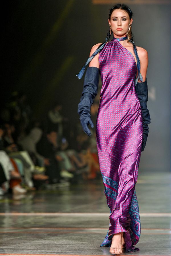 Модель во время показа коллекций на Baku Fashion Week. - Sputnik Азербайджан