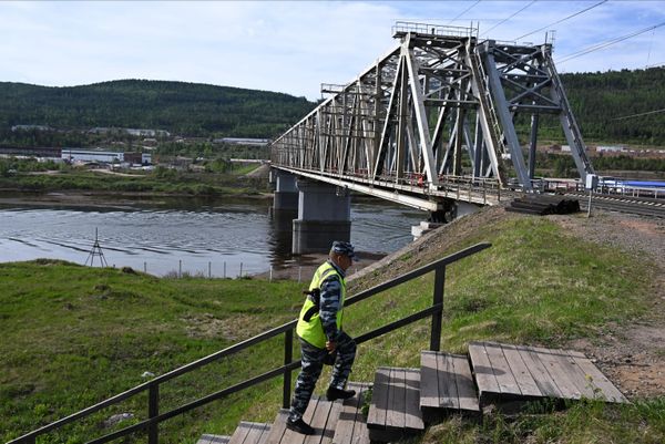 Железнодорожный мост через реку Лену в городе Усть-Куте Иркутской области - Sputnik Азербайджан