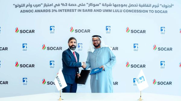 Президент компании SOCAR Ровшан Наджаф и исполнительный директор по добыче ADNOC Абдулмуним Саиф Аль Кинди - Sputnik Азербайджан