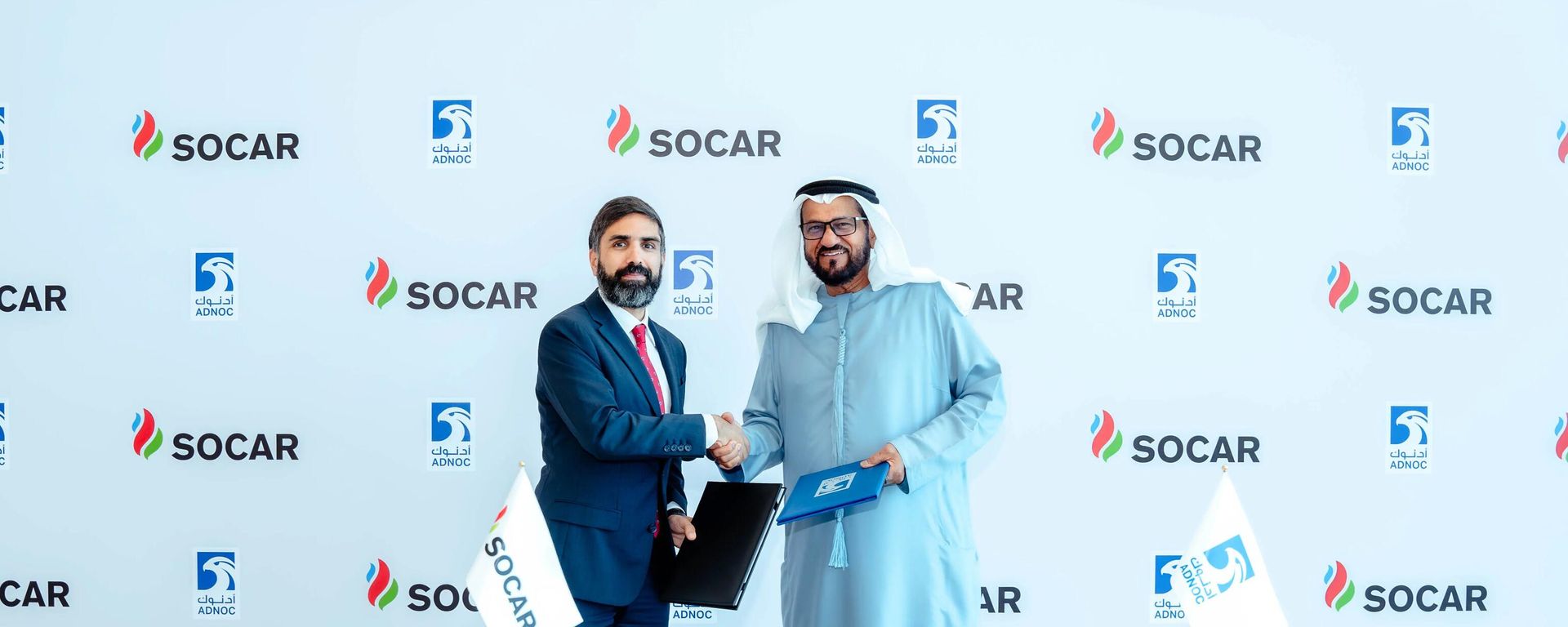 Президент компании SOCAR Ровшан Наджаф и исполнительный директор по добыче ADNOC Абдулмуним Саиф Аль Кинди - Sputnik Азербайджан, 1920, 31.05.2024