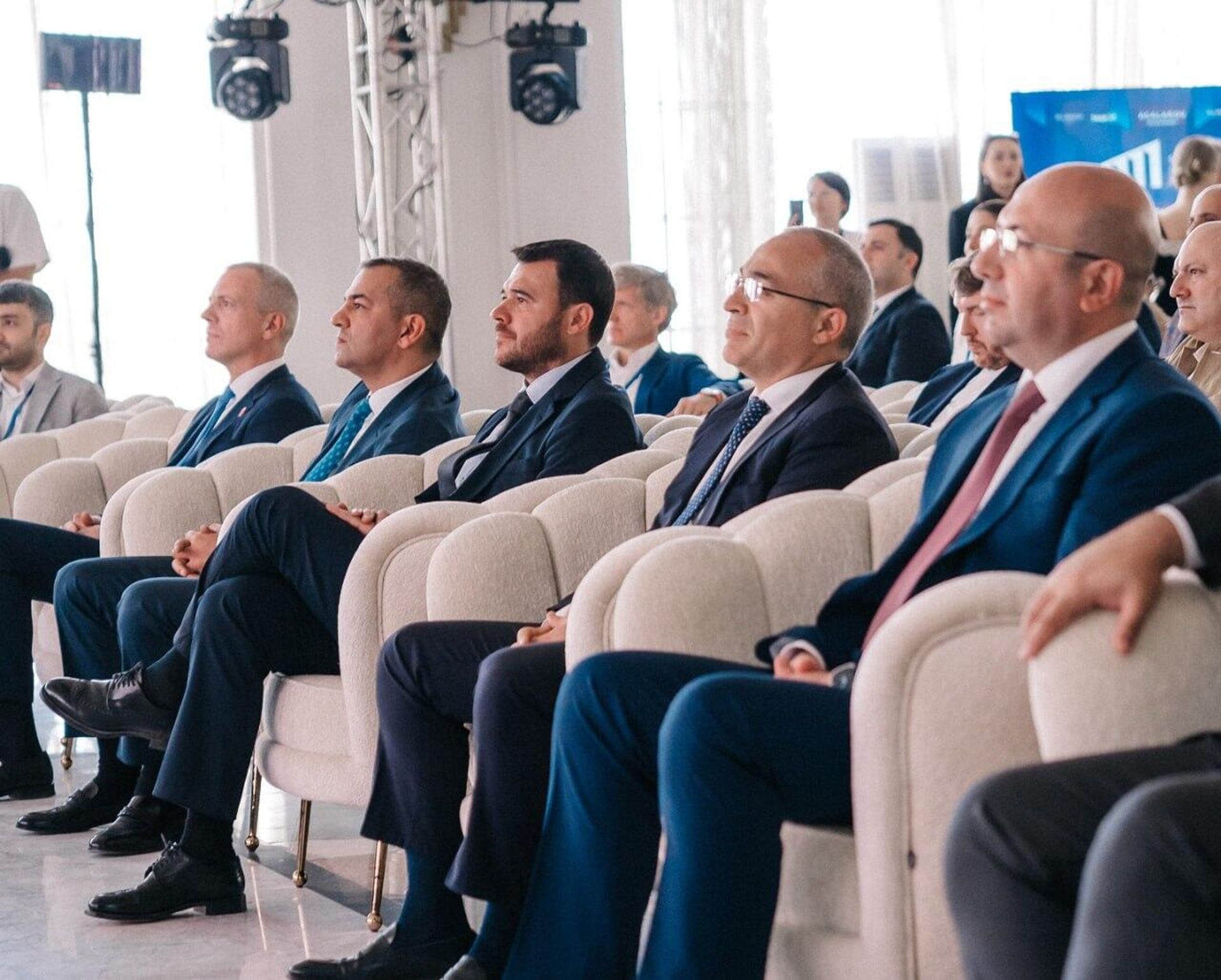На территории города-курорта Sea Breeze Resort прошел второй инвестиционный форум - Sputnik Азербайджан, 1920, 31.05.2024