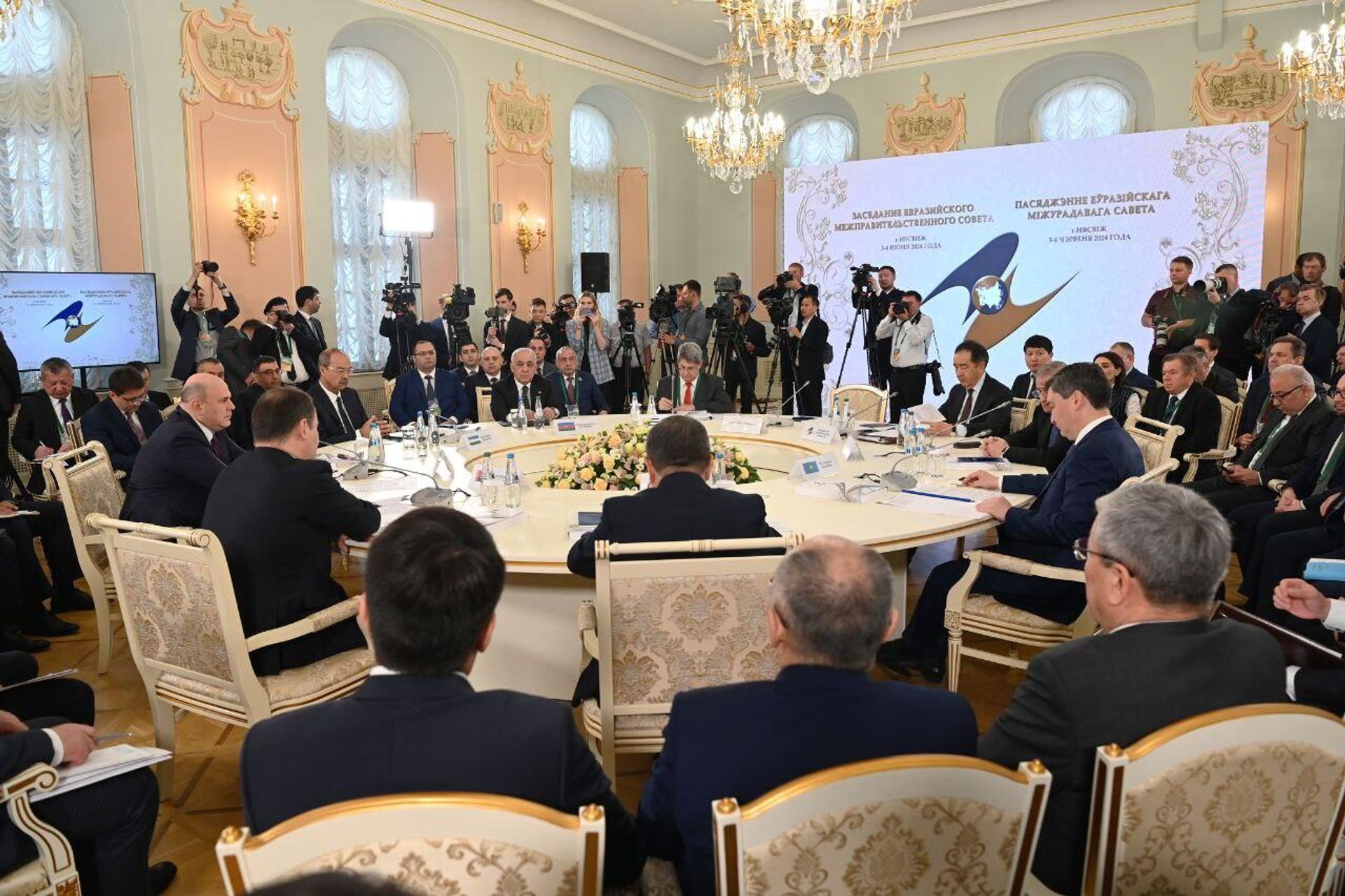 Əli Əsədov Minskdə Avrasiya Hökumətlərarası Şurasının iclasında iştirak edib
 - Sputnik Азербайджан, 1920, 04.06.2024