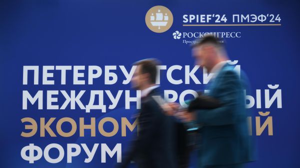 Работа ПМЭФ-2024 - Sputnik Азербайджан