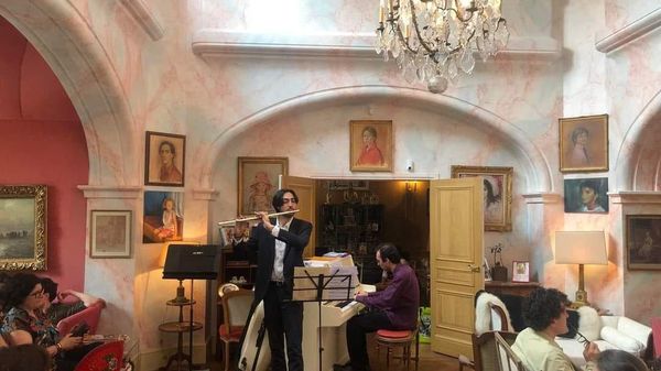 Лауреаты международных конкурсов Агарагим Гулиев (флейта) и Эльданиз Алекберзаде (фортепиано) создали в Париже дуэт Duo Avey - Sputnik Азербайджан