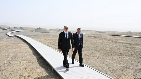 Президент Ильхам Алиев принял участие в открытии Туристического комплекса грязевых вулканов - Sputnik Азербайджан