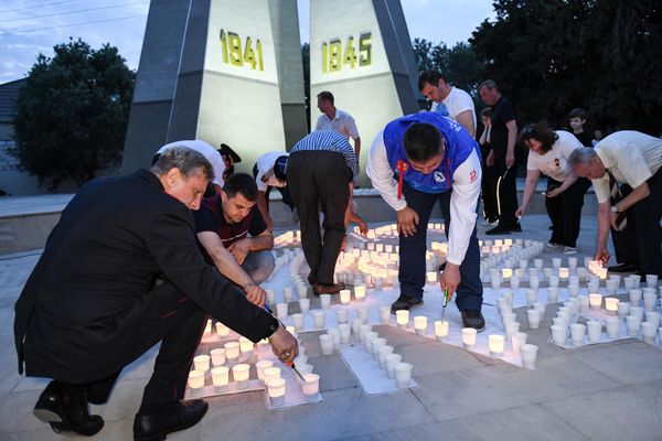 В память о начале Великой Отечественной войны в Баку прошла международная акция "Свеча памяти". - Sputnik Азербайджан