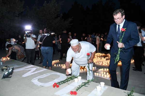 В память о начале Великой Отечественной войны в Баку прошла международная акция "Свеча памяти". - Sputnik Азербайджан