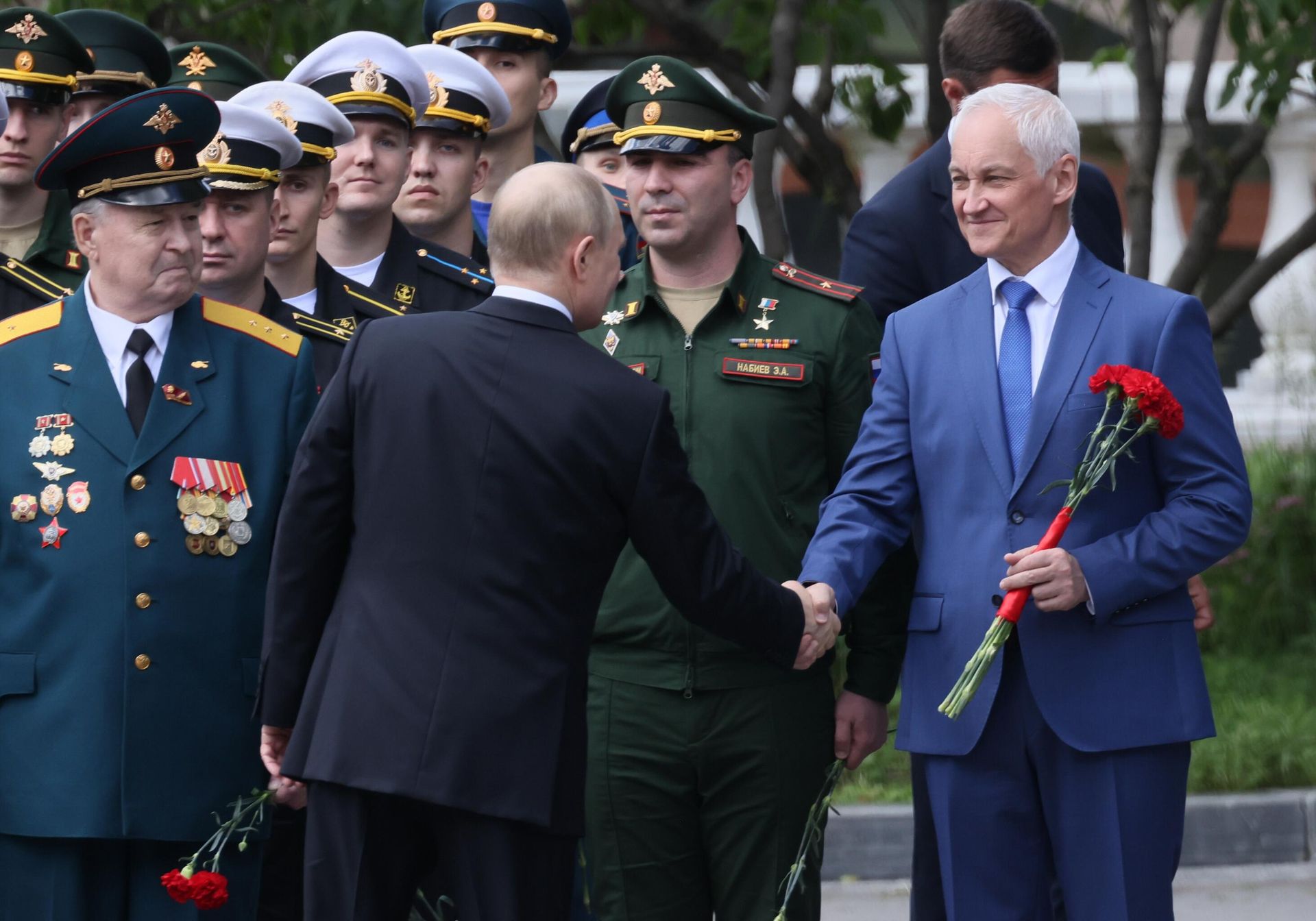 Президент Владимир Путин принял участие в церемонии возложения венка к Могиле Неизвестного Солдата - Sputnik Азербайджан, 1920, 22.06.2024