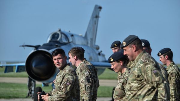 Военнослужащие на авиабазе Михай Когэлничану, фото из архива - Sputnik Азербайджан