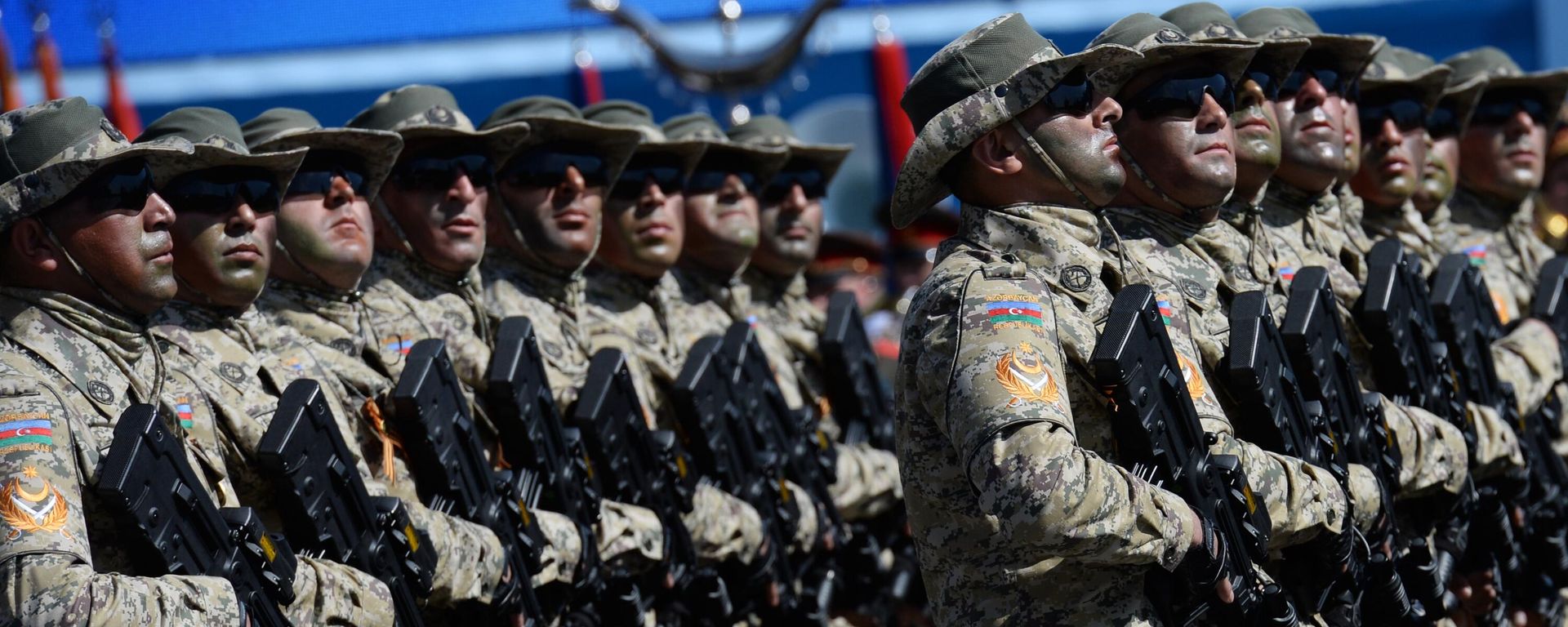 Военнослужащие Национальной армии Азербайджана во время военного парада, фото из архива - Sputnik Азербайджан, 1920, 10.04.2025