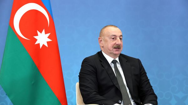 Президент Азербайджана Ильхам Алиев во время встречи с президентом РФ Владимиром Путиным на полях саммита Шанхайской организации сотрудничества (ШОС) - Sputnik Азербайджан