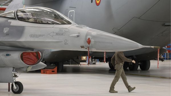Истребитель F-16 - Sputnik Азербайджан