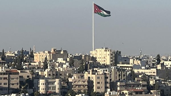 Amman şəhərində İordaniya bayrağı, arxiv - Sputnik Азербайджан