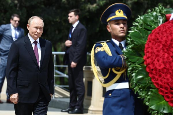 Президент РФ Владимир Путин на церемонии возложения венка на могилу экс-президента Азербайджана Гейдара Алиева. - Sputnik Азербайджан