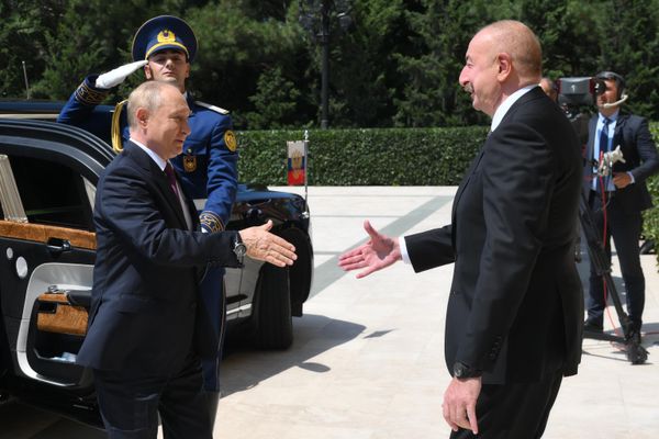 Президент РФ Владимир Путин и президент Азербайджана Ильхам Алиев во время встречи в государственной резиденции "Загульба". - Sputnik Азербайджан