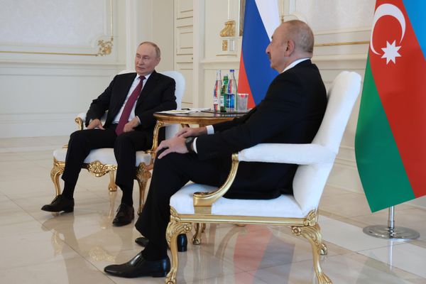 Президент РФ Владимир Путин и президент Азербайджана Ильхам Алиев во время беседы в государственной резиденции "Загульба". - Sputnik Азербайджан